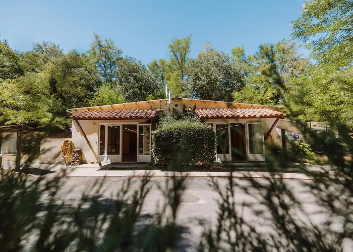 Κάμπινγκ La Clementine Cendras